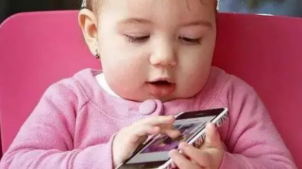 WHO首发警告：1岁以下幼儿不应触碰任何电子屏幕