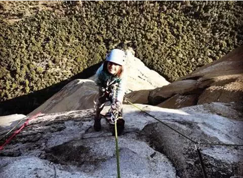 加州 | 10岁女孩成功攀登酋长岩，打破该线路最年轻的攀登记录