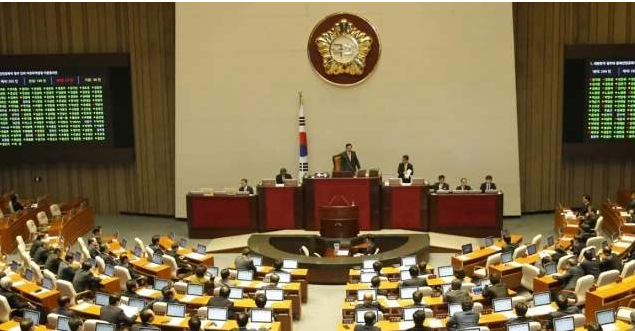韩国举行临时国会会议 最大在野党拒绝出席