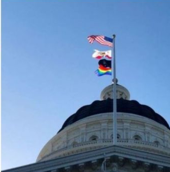 沙加缅度 | 加州首府首升同性恋彩虹旗