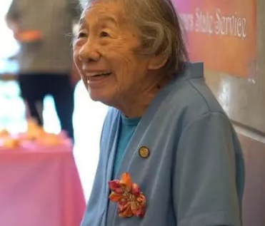 加州 | 华裔分析师为加州政府工作76年，99岁高龄仍然勤奋工作