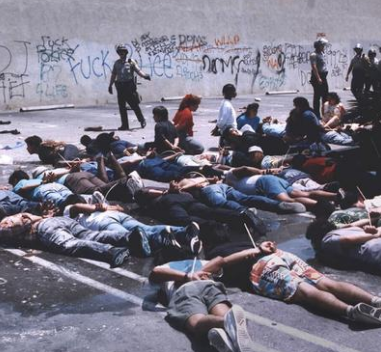1992洛杉矶暴乱：美国总统派正规军1.35万镇压，逮捕12000人