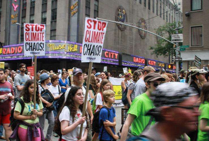 加拿大众多城市举行游行呼吁应对气候变化