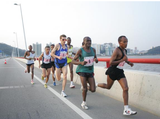 第38届澳门国际马拉松开跑 非洲选手揽男女组冠军