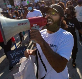 团结的非裔：萨室、洛杉矶非裔聚众抗议！