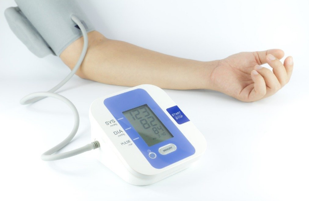 除了吃药控制，试试这11个降血压方法！