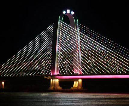 美翻！防城港“网红桥”夜景航拍，快来打卡！