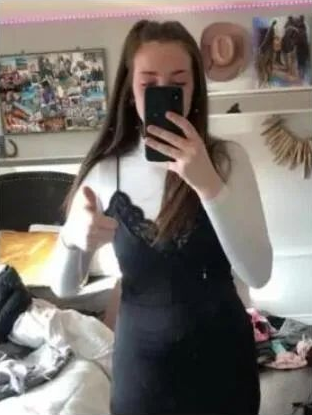 加拿大17岁女孩因穿吊带裙被学校直接开除 引起众怒！
