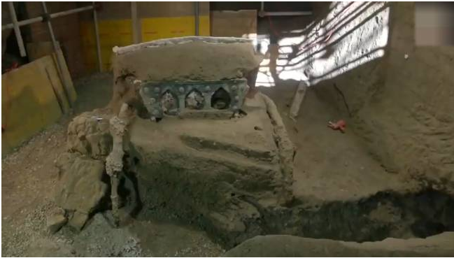 埋藏近2000年！意大利庞贝古城发掘出一辆“几乎完好无损”的罗马战车！