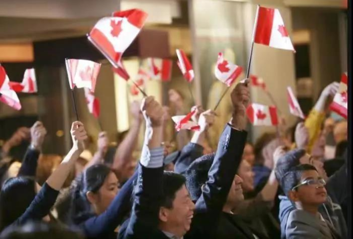 加拿大移民部更新了父母团聚移民的收入要求！