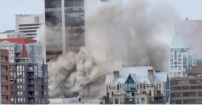 加拿大温哥华著名日料店发生大火！沃尔玛被恶意纵火，浓烟滚滚！