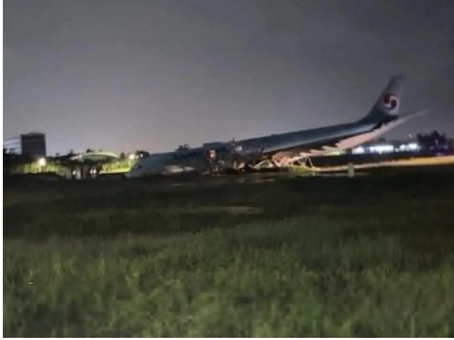 载有173人！韩国一客机在菲律宾冲出跑道，航司道歉！