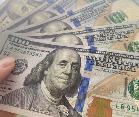 多国“抛弃”美元 “美元霸权”还能维持多久？