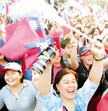 两岸人士吁台湾民众明辨真假和平 做正确选择