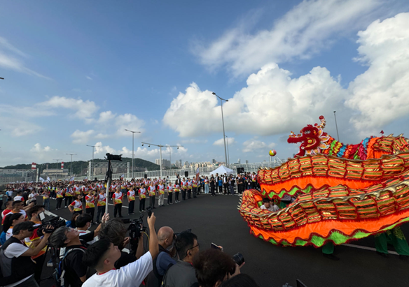 2.1万名市民踊跃参与“齐贺澳门大桥开通健步行”